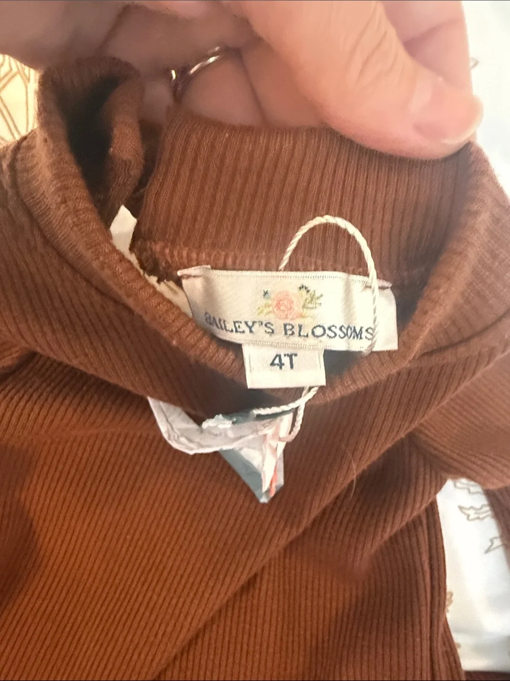 Baileys Blossoms brown ribbed